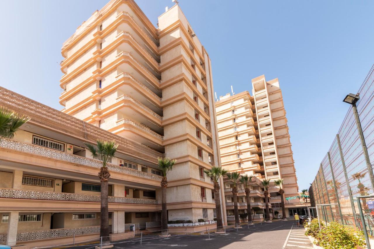 Homeforguest Modern And Recently Renovated Apartment In Arona Arona  Exterior foto