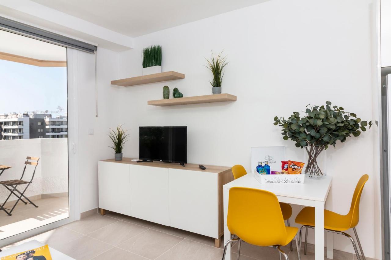 Homeforguest Modern And Recently Renovated Apartment In Arona Arona  Exterior foto