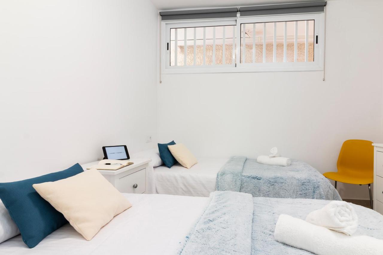 Homeforguest Modern And Recently Renovated Apartment In Arona Arona  Exterior foto