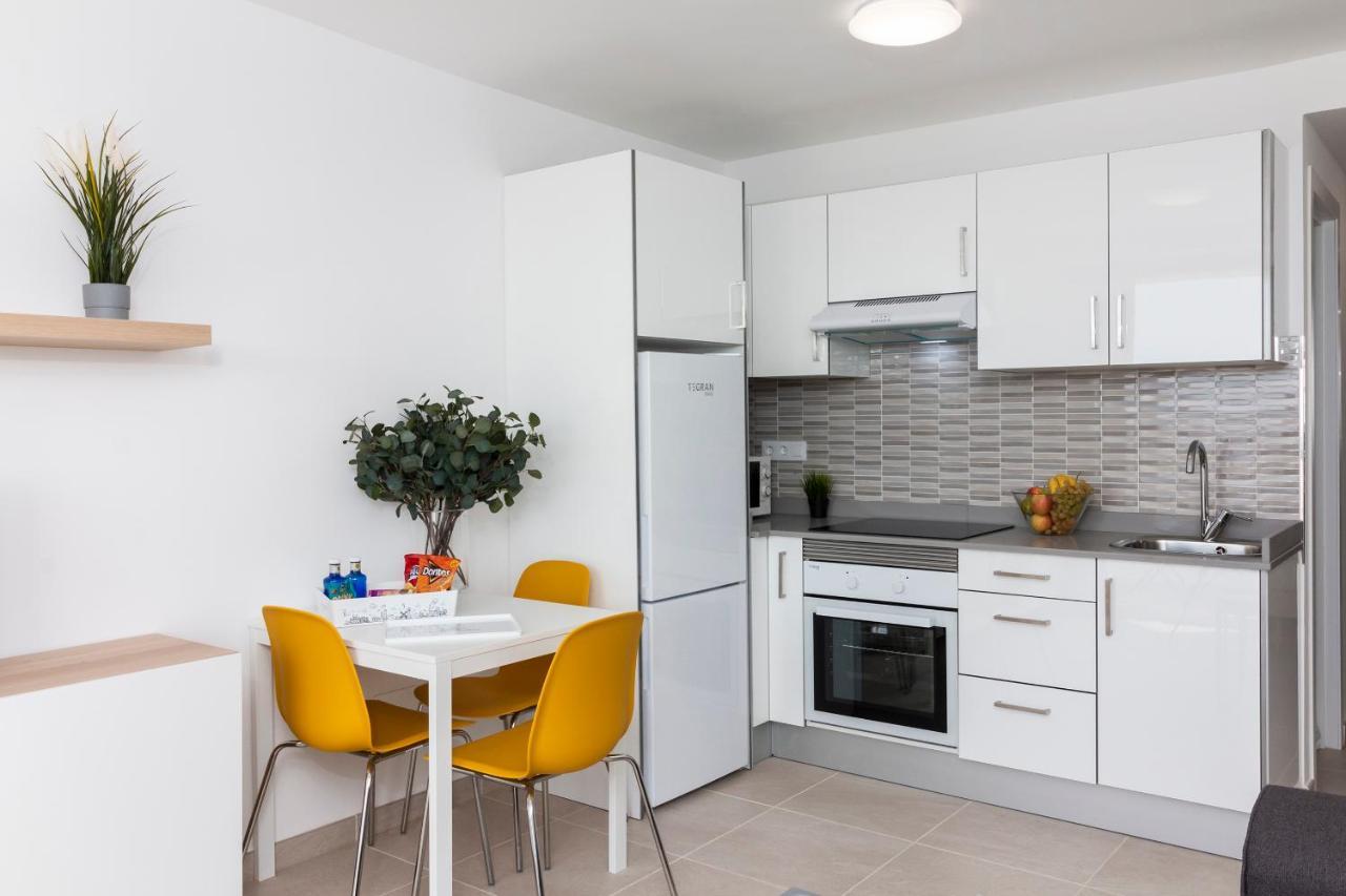 Homeforguest Modern And Recently Renovated Apartment In Arona Arona  Exterior foto